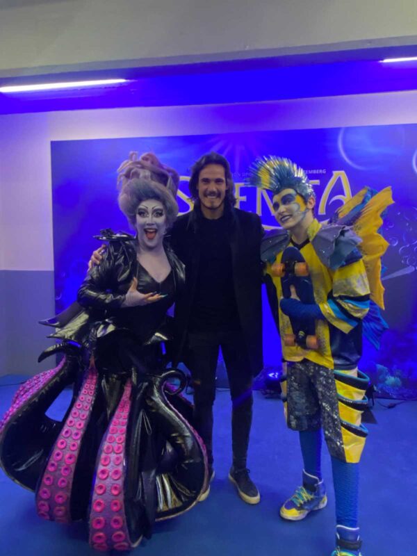 ©rsfotos Cavani y flia fue a ver La Sirenita